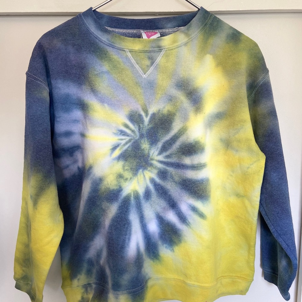 Women’s custom tie dye crewneck sweatshirt (S)